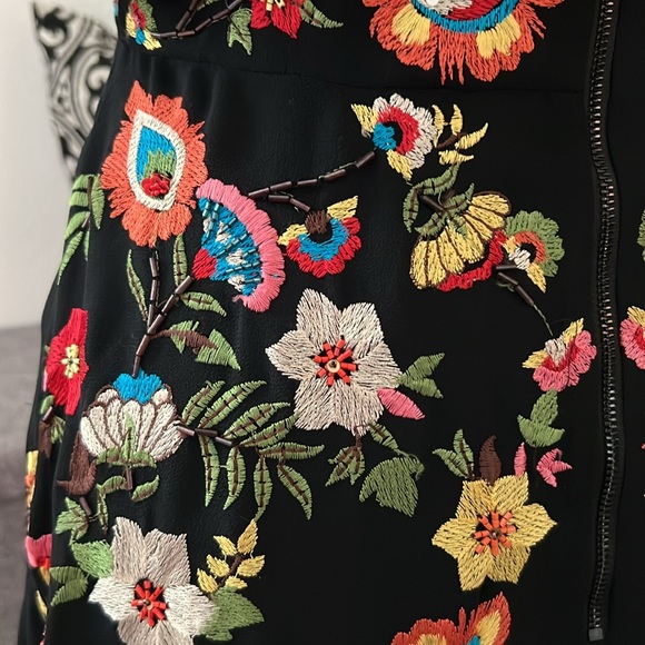 NWOT Alice and Olivia Floral Embroidered Mini Dress - Size 8 - Picture 9 of 13